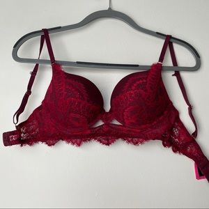 Red lace push-up bra